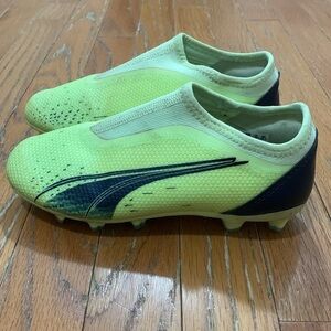 Boys Puma Ultra Yellow & Black Soccer Shoes Size 2.5 GUC